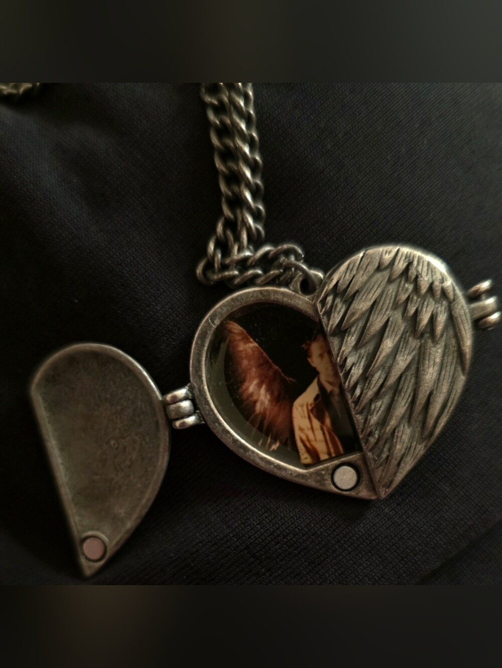Supernatural Join The Hunt Bioworld Pewter Heart Castiel Wings Locket NWOT - Picture 5 of 17